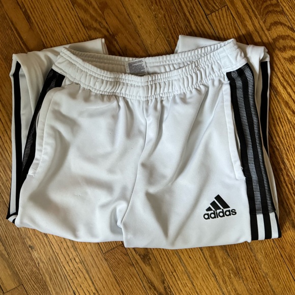 *LIKE NEW* Youth Large (13-14Y) Adidas Sweatpants - Picture 2 of 5